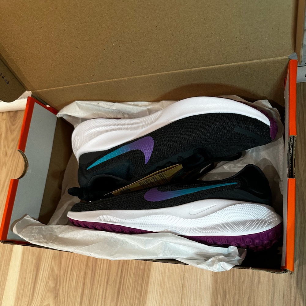 W Nike Revolution 7 DK Smoke Grey Dusty Cactus